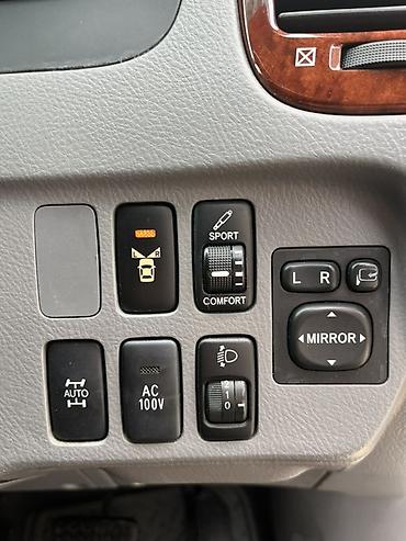 Toyota: Toyota Ipsum: 2003 г., 2.4 л, Автомат, Бензин, Минивэн — 9