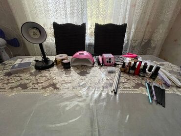 Manikür və pedikür məhsulları: Bu dəst dırnaq incəsənəti və manikür üçün müxtəlif avadanlıqları