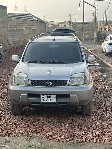 99 masin: Nissan X-Trail kompakt SUV modeli. Şəkillərdən göründüyü kimi gümüşü — 1