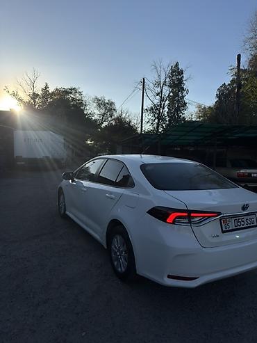 росрочка: Toyota Corolla: 2019 г., 1.8 л, Гибрид, Седан — 4