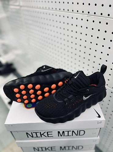 air force 1 black: Кроссовки спортивные Варианты: - Модель с перфорацией и характерной — 1