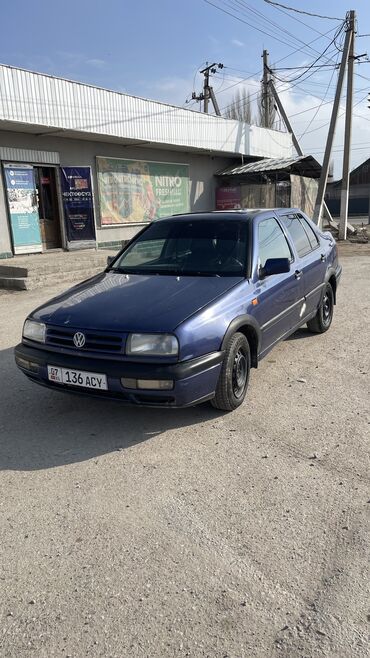 Volkswagen: Volkswagen Vento: 1994 г., 2 л, Механика, Газ, Седан