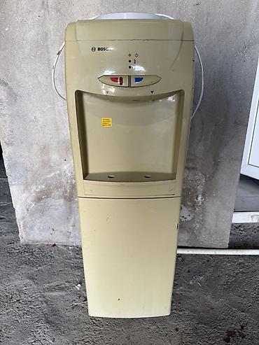 isti doşəmə: Bosch döşəmə tipli su dispenseri - İsti və soyuq su üçün iki ayrı — 3