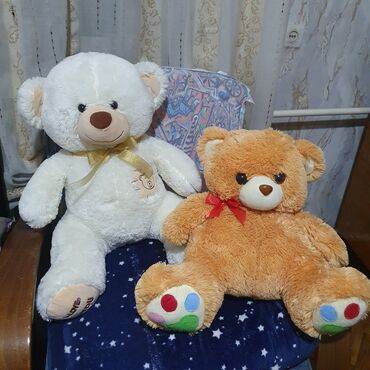 отдам игрушки: Продаю новых медведей в идеальном состоянии. белый 50см, Коричневый