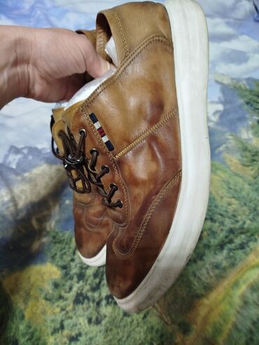 Кроссовки и спортивная обувь: Продаю мужские кросовки 41 размера натуральная кожа лёгкие в хорошем — 9