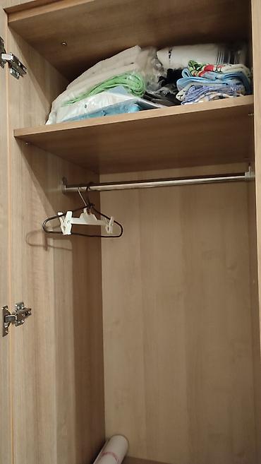 Шифоньеры, шкафы для одежды: Продается встроенный шкаф очень вместительный и удобный.Очень много — 9