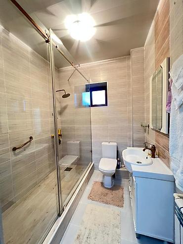 Продажа коттеджей и домов: ЧЕКЧЕЙГЕН ЖЕР ҮЙ САТЫЛАТ!!! 1-линияда жайгашкан ✅ Жери: 20 соток ✅ Үй — 2