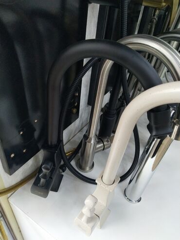 столешница под раковину: Mətbəx üçün U formalı qarışdırıcı kranlar - Müxtəlif rənglər: mat