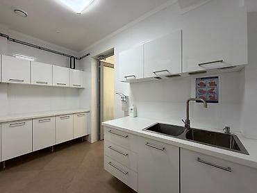 центральный: Стоматологический центр, 412 м², 8+, Частично с оборудованием,Отдельный вход — 10