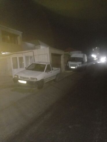 авто с последующим выкупом бишкек: Ağ rəngli, pikap tipli avtomobil. Avtomobilin pikap dizaynı onu kiçik