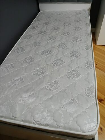 Yataq otağı dəstləri: Matras satilir 25azn. Olcu 200×90. Yenisi alindigi ucun satilir