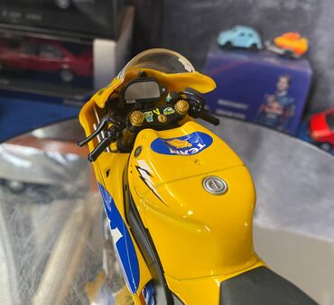 Avtomobil modelləri: Коллекционная модель Yamaha YZR-M1 #43 Valentino Rossi MotoGP 2006 — 19