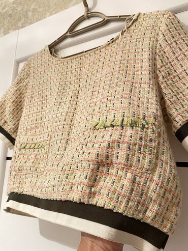 Futbolka və maykalar: Koftanın ölçülər 38-M. L-40 Bədənlərə uyğundu. Materalı əla təzə — 23