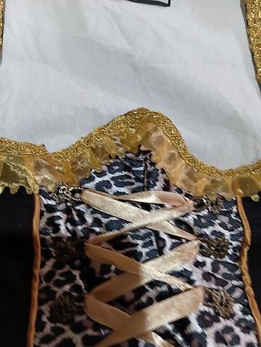 Haljine: Haljina s leopard printom i korset vezivanjem - Model: midi haljina — 4