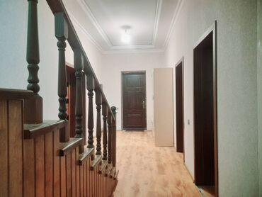 Həyət evləri və villaların satışı: 300 kv ev ikidasli tikili. Qaz su isiq daimi. Avtobus dayanacaginin — 3