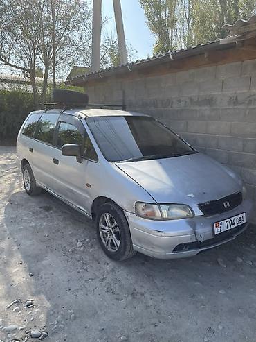 на ходу дымит: Honda Odyssey: 1996 г., Бензин, Минивэн — 2
