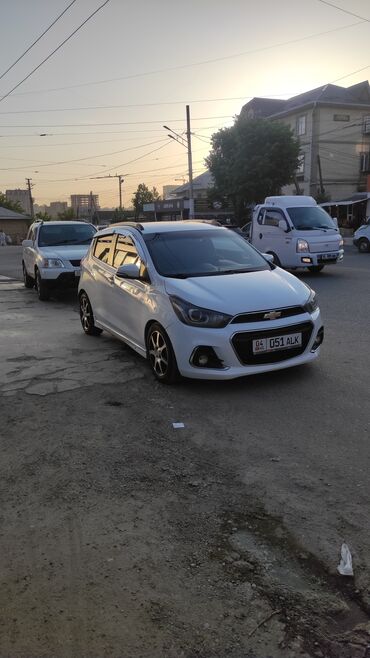 Chevrolet: Chevrolet Spark: 2016 г., 1 л, Вариатор, Бензин, Хэтчбэк