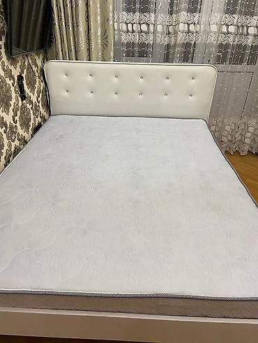 Çarpayılar: İki nəfərlik çarpayı və döşək dəsti - Ölçü: təxmini 160x200 sm — 2