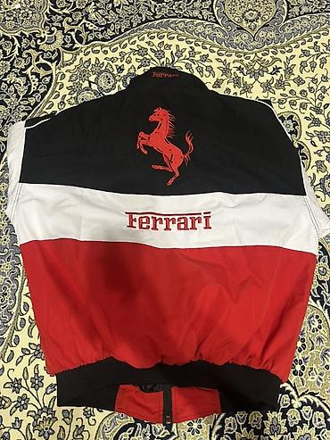 две кожаные куртки: Куртка Scuderia Ferrari (гоночная командная стилистика) - Цвета — 2