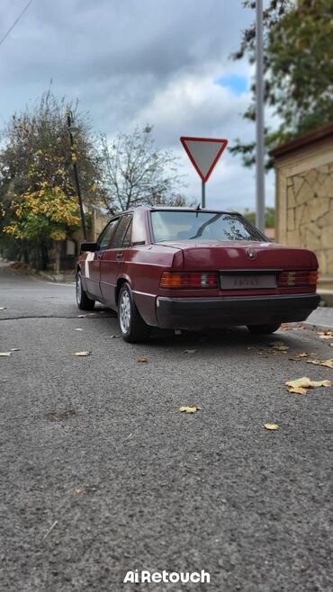 Mercedes-Benz: Mercedes-Benz 190 (W201) sedan - Kuzov: 4 qapılı sedan, bordo rəng - — 2