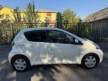 camry 55 xle: Toyota Aygo: 2010 г., 1 л, Механика, Бензин, Хэтчбэк — 3