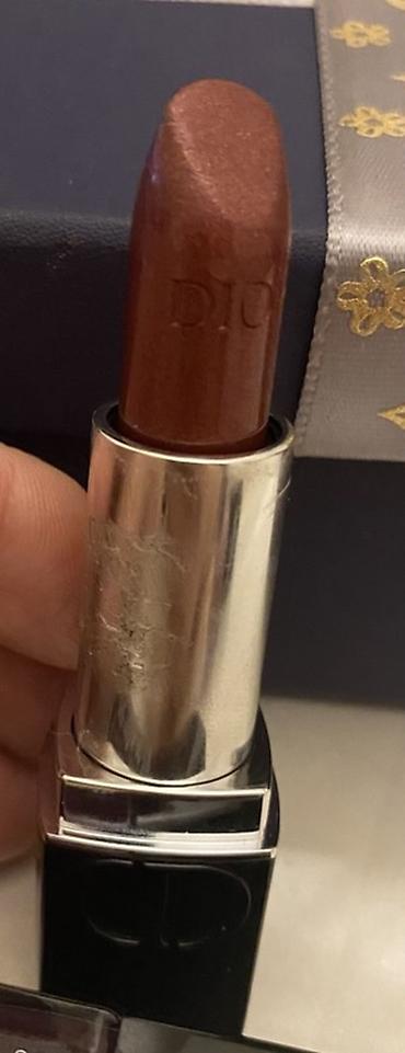 Məhsul: Dior dodaq boyası biri 5 m biri original Təsvir: - Brend