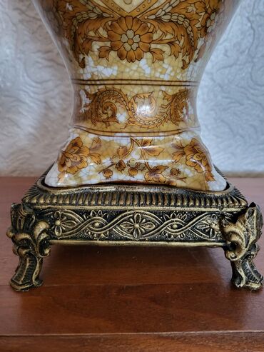 Ostali kućni dekor: Vaza nova iz 50ih god. porcelan,neka vrsta legure. rucni rad — 14