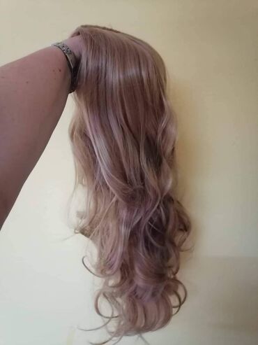 Perike i klipse: Perike
Cena 3200din — 24