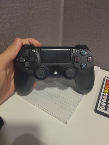PS4 (Sony Playstation 4): Ps 4 pult yaxşı veziyetidedir isdeyenler elaqe saxlasin teccili
