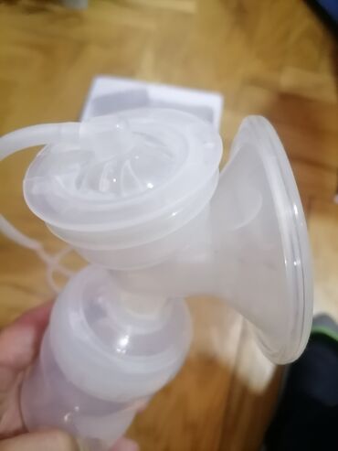 Ostali medicinski proizvodi: Električna Pumpica za izmuzanje mama dojilja i kao nova je Ispravna — 10