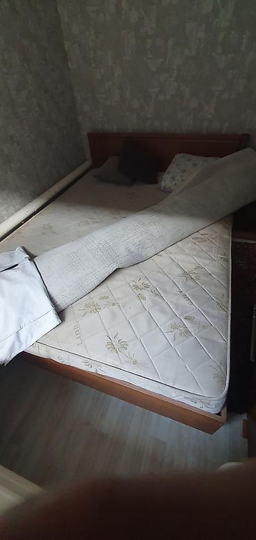 большие столы: Двуспальная кровать, Б/у, С матрасом, длина - 200 см — 1