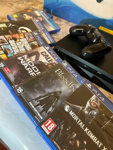 ps4 aliram: Salam PS4 slim 512 GB satıram,əlavə olaraq 7 dənə oyun diski beynində