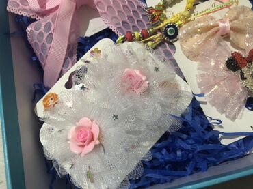 Saç aksesuarları: Uşaqlar üçün nəzərdə tutulmuş müxtəlif saç aksesuarları dəsti. Dəstə — 3