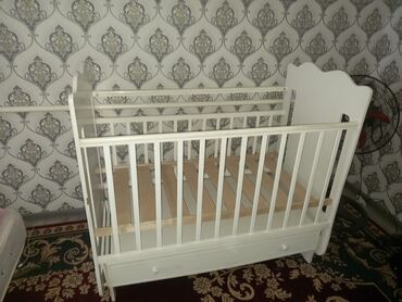 Манежи-кровати: Манеж-кровать, Новый, С комодом, Дерево