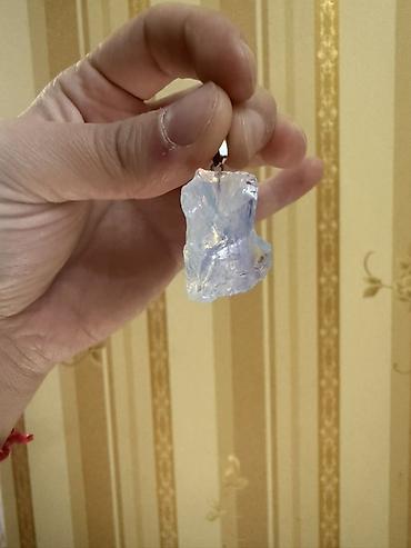 meta eynek: Təbii daş asqı - Material: şəffaf, işıqda mavi-bənövşəyi parıltı — 2