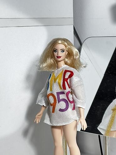 одежд: Кукла модная (тип Barbie). - Рост куклы: примерно 29–30 см. - Волосы — 3