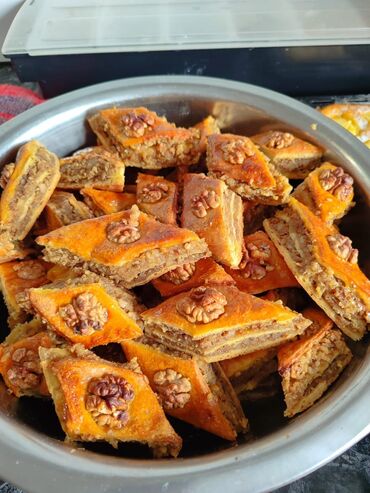 Кондитерские изделия, сладости: Выпечкаларга заказ алам Аябай даамдуу 😋 2,3 кун алдын заказ бериниз at lalafo.kg — 3 Кондитерские изделия, сладости: Выпечкаларга заказ алам Аябай даамдуу 😋 2,3 кун алдын заказ бериниз — 3