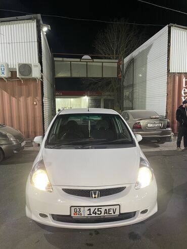 фит на аренду: Honda Fit: 2001 г., 1.5 л, Вариатор, Бензин