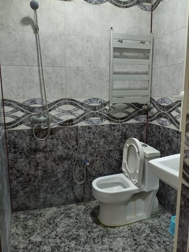 Uzunmüddətli kirayə mənzillər: Uzunmüddətli kirayə mənzil – tam mebellə - Geniş və işıqlı otaq — 12