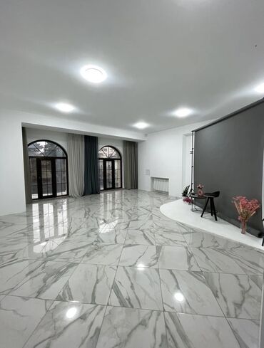 Продажа квартир: Сдаю Офис, 240 м², В жилом комплексе, 1 линия, С отдельным входом, С отдельным сан узлом