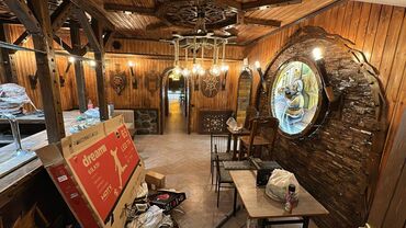 Restoran, kafelər: Azadliq pr. inqilab kuc. kesiwmesine yaxin 230 kv liq pub icareye — 10