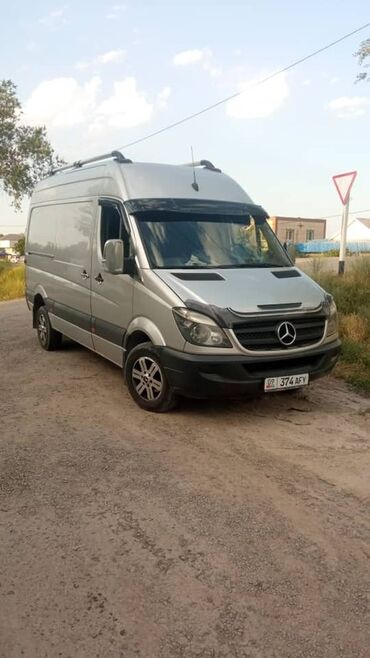 зимние шины 245 45 r17: Грузовой фургон Mercedes-Benz Sprinter, окрашенный в серебристый цвет