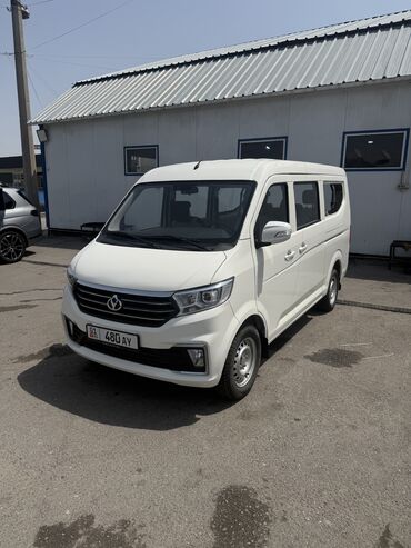 срочно срочно продаю машина: Changan : 2023 г., 1.5 л, Механика, Бензин, Минивэн