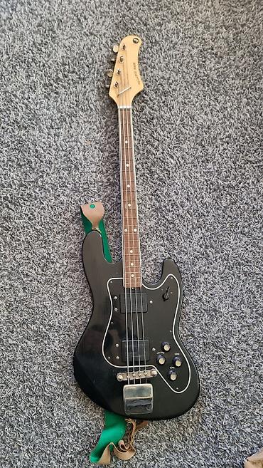 фанко: Jolana Galaxis Bass. Бас-гитара 4-струнная, чёрный корпус с пикгардом — 1