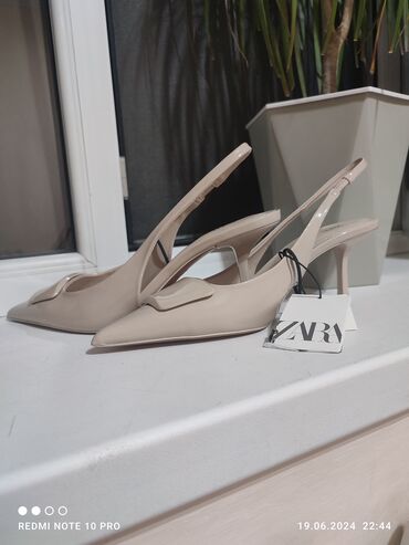 обувь для борьбы: Продаю! Заказала из Турции. Бренд "Zara" размер 40. Летние закрытые