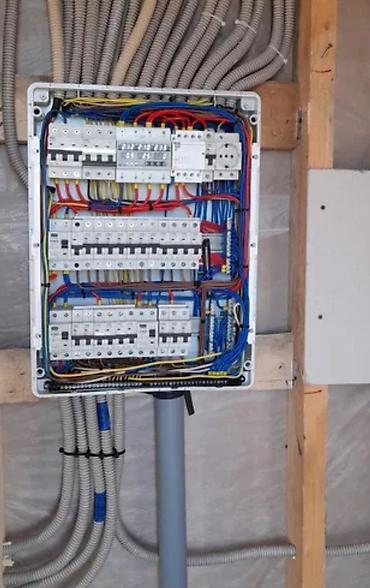вакансии электрик: Elektrik lövhələrinin yığılması və daxili elektrik montajı xidməti - — 3