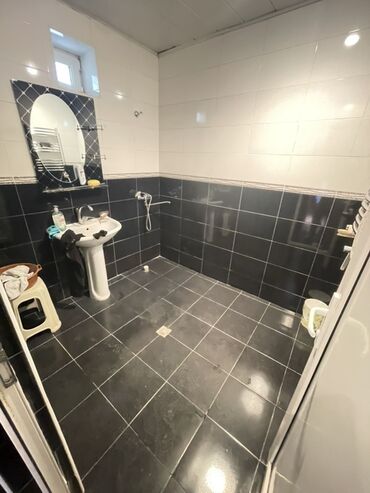 Həyət evləri və villaların satışı: Ev satılır, tam müstəqil həyət və geniş giriş-lipeykanlı eyvan. - — 2