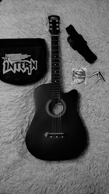 Звуковое оборудование: Intern akustik gitara seti - Marka: Intern - Korpus: kəsik (cutaway)