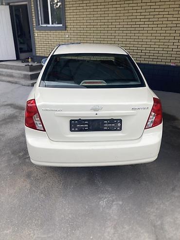 токмок бетон: Chevrolet : 2014 г., 1.6 л, Кол менен иштөөчү, Бензин, Седан — 2