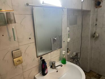 Köhnə tikili: Neftçilər metrosuna 5 dəqiqəlik məsafədə ev satılır(2 ev)1 otaq 3-ə -da lalafo.az — 9 Köhnə tikili: Neftçilər metrosuna 5 dəqiqəlik məsafədə ev satılır(2 ev)1 otaq 3-ə — 9